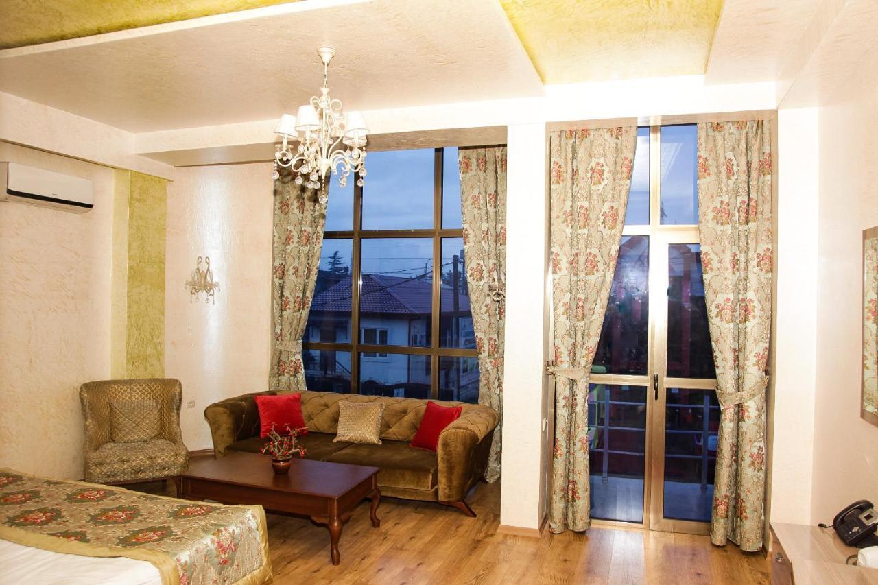 Iberia Palace Hotel Zugdidi Bagian luar foto