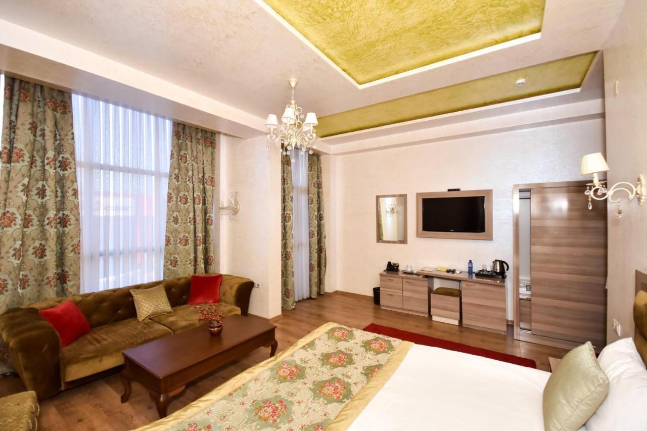 Iberia Palace Hotel Zugdidi Bagian luar foto