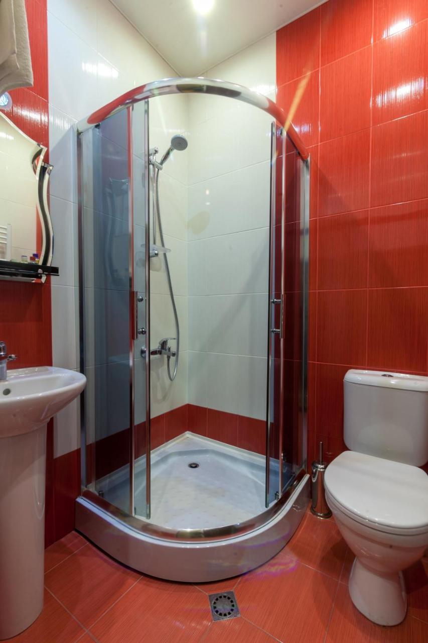 Iberia Palace Hotel Zugdidi Bagian luar foto