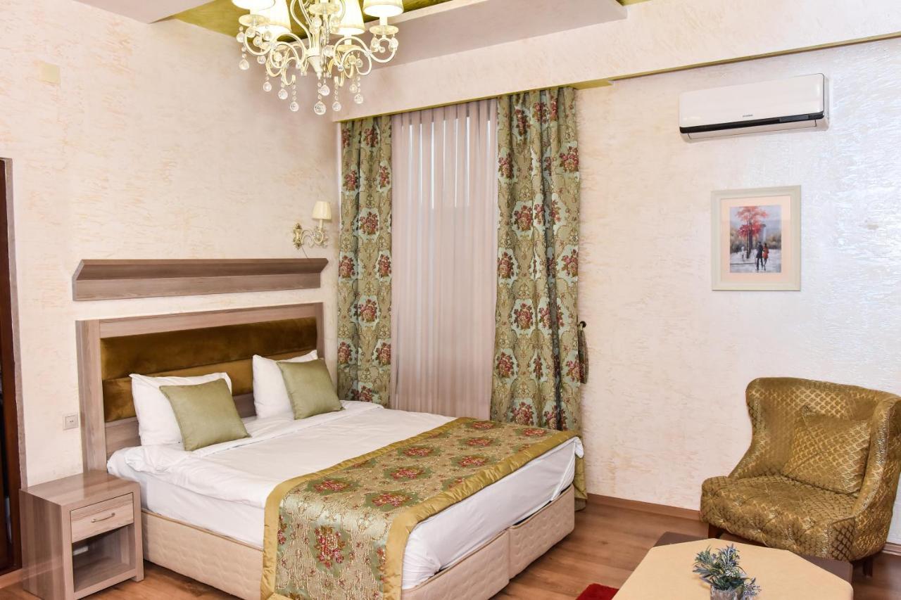 Iberia Palace Hotel Zugdidi Bagian luar foto