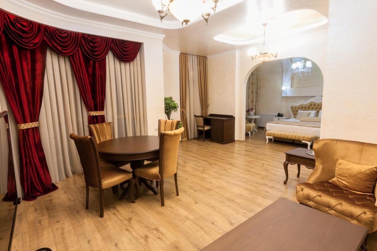 Iberia Palace Hotel Zugdidi Bagian luar foto