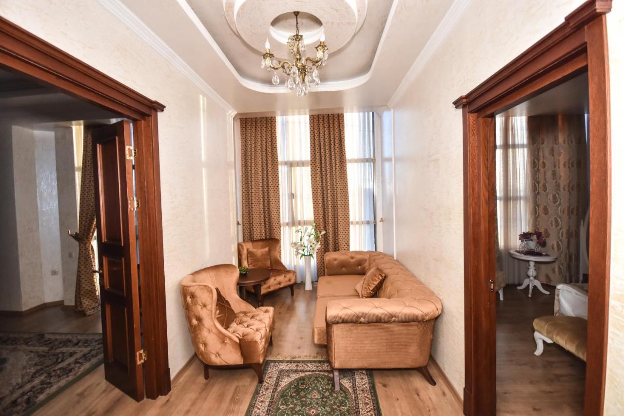 Iberia Palace Hotel Zugdidi Bagian luar foto