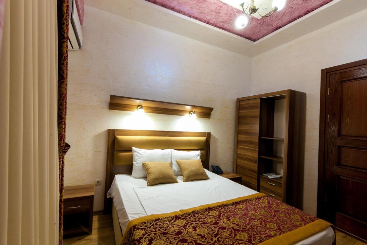Iberia Palace Hotel Zugdidi Bagian luar foto