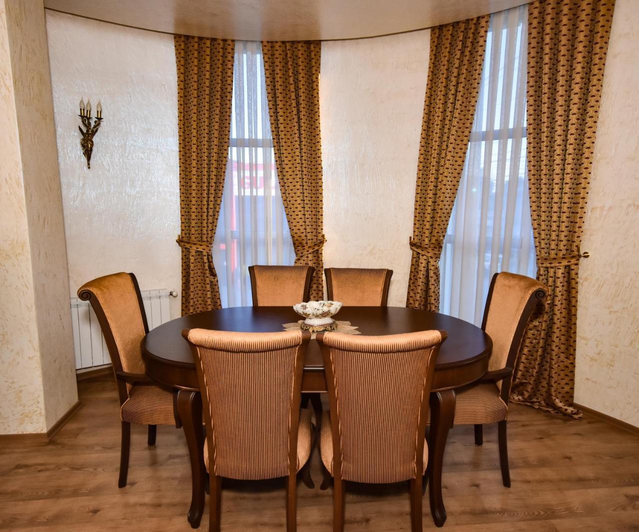 Iberia Palace Hotel Zugdidi Bagian luar foto
